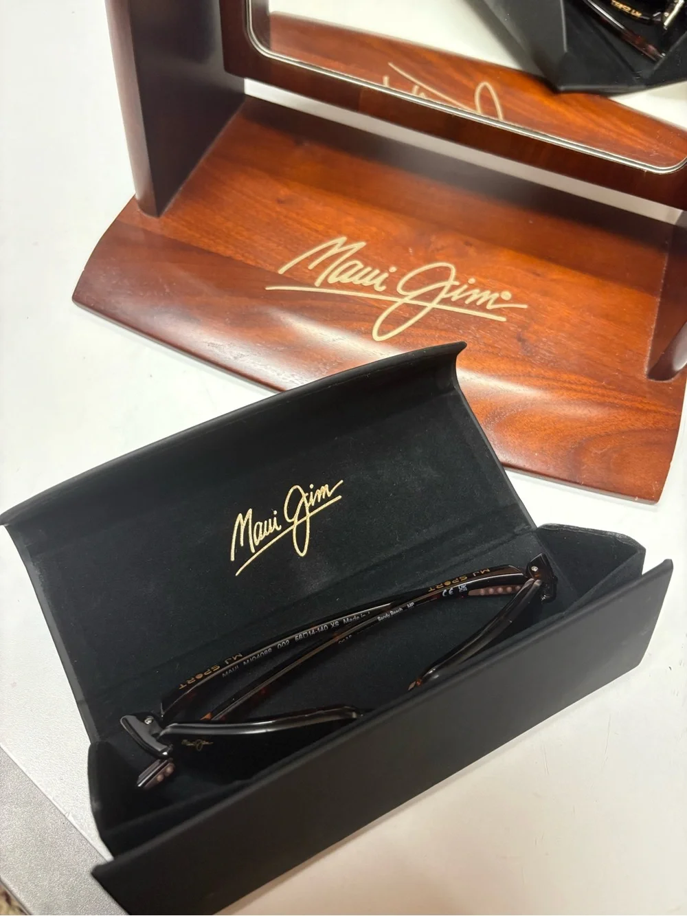 Maui Jim Men’s Sunglasses Brown Frame with Gray Lenses & Maria excellent quality